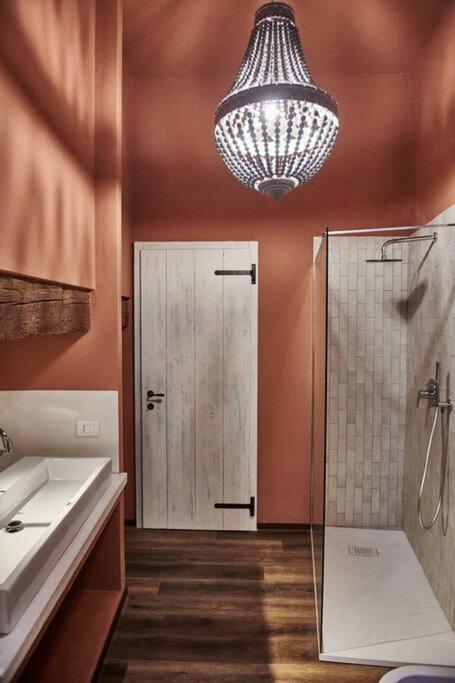 チェゼーナCasa Asja: Cromatismo In Centro Storicoアパートメント エクステリア 写真